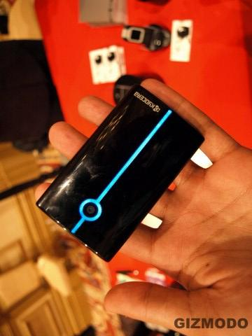Illustration for article titled Kyocera Neo E1100 Brings OLED, Designer Sensibility to Low End Phone